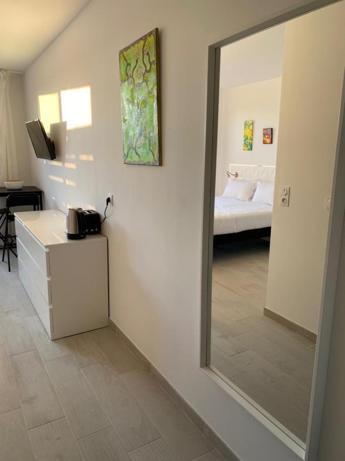 Les Jardins D'Athena Aparthotel Éguilles Exteriör bild