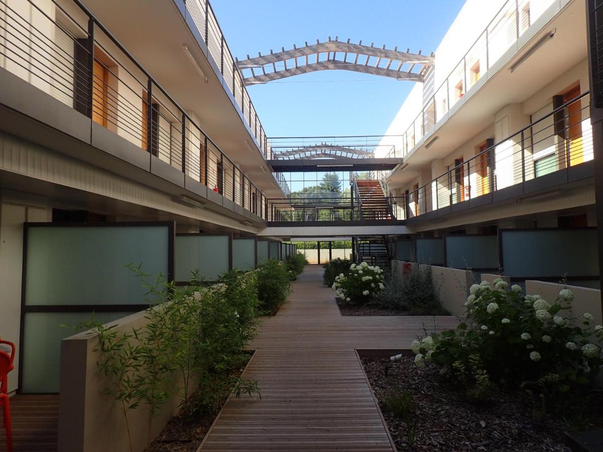 Les Jardins D'Athena Aparthotel Éguilles Exteriör bild